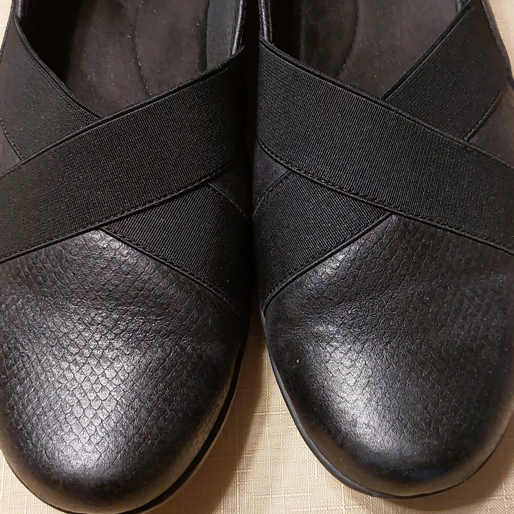 Yuu Black Flat Comfort Wedge Loafers Size 12 Stretch Panel EUC